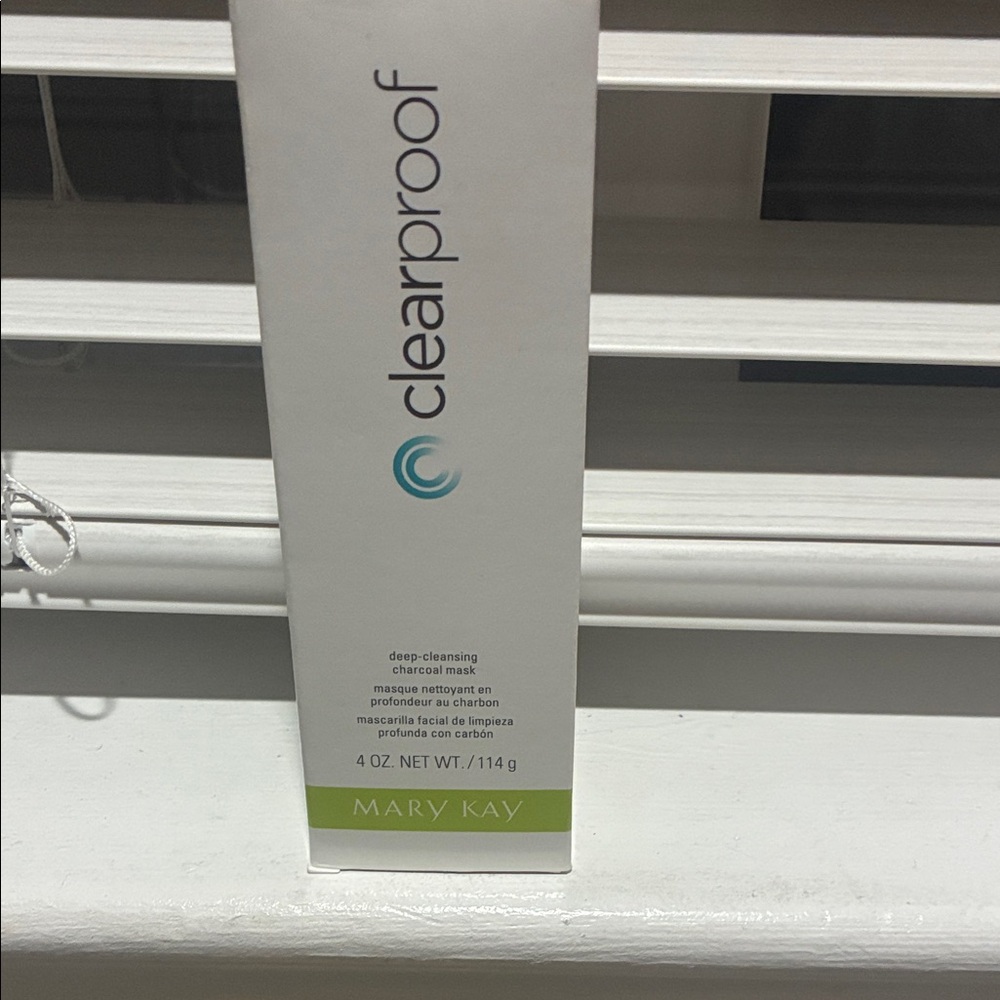 Mary Kay Clearproof Deep-Cleansing Charcoal Mask - White with Teal Accent